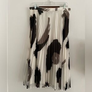 NWT Banana Republic 14 Black & White Abstract Pleated Skirt